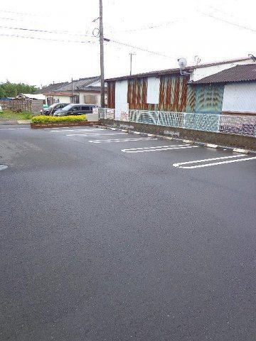 ローズヒルⅠの駐車場