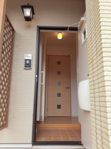 ハピネスフラワー２の玄関