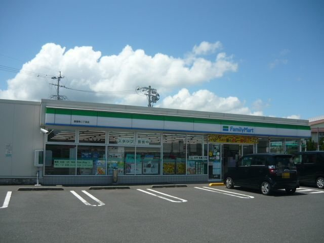 コンフォート・ヴィラ緑山Ⅱ号棟の周辺|ファミリーマート鹿屋寿二丁目店まで650m