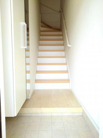 プルメリア．イサＢの玄関