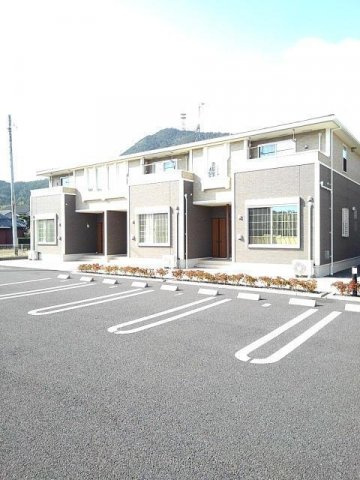 プルメリア．イサＢの駐車場