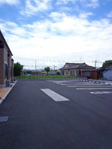 グランツ・プラシードの駐車場