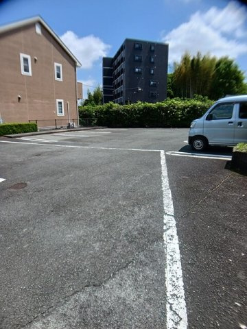 菊池郡菊陽町武蔵ヶ丘北２丁目のアパートの駐車場