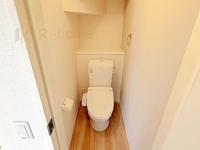 ひたちなか市東石川8期　新築戸建て　1号棟のトイレ|温水洗浄便座付きのトイレ。
トイレが２ヵ所設置で朝の忙しい時間でも安心です。