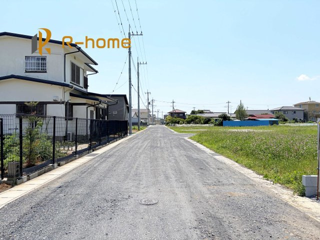 ひたちなか市東石川8期　新築戸建て　1号棟の前面道路含む現地写真|周辺環境も併せて案内致します♪
閑静な住宅地で笑顔あふれる新生活！
ぜひ現地へお越しください♪