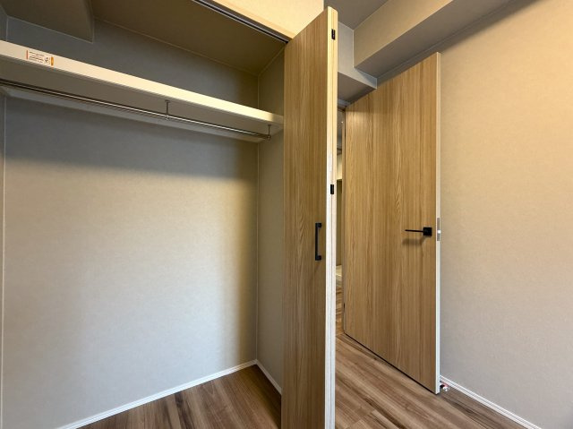 もし、これまでに怖い目にあったコトがあるのなら…、今後の生活はより安心したいと思うはず、、なら、もう、ココしかない！！鶴見警察署がほぼ隣！！な、『ネオマイム鶴見中央センターコート』フルリフォームの収納|便利な収納スペースです