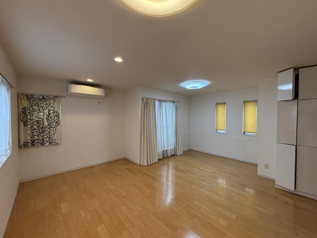船橋1丁目戸建の居間・リビング