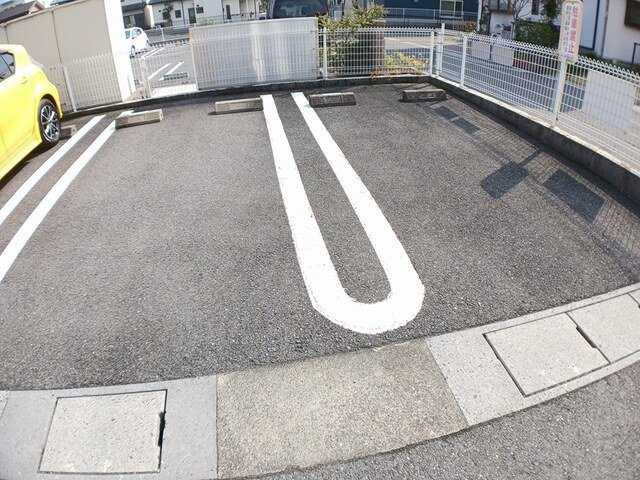 ロジュマンＥの駐車場