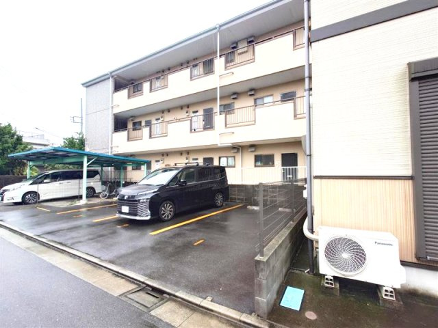 NEW　GARDEN　1号棟の駐車場