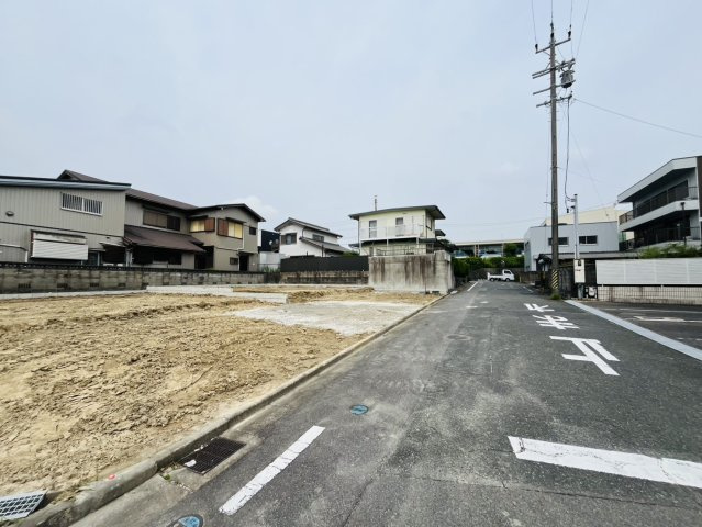 知多市つつじが丘3丁目5番1『仲介手数料無料』新築一戸建て・建売の前面道路含む現地写真