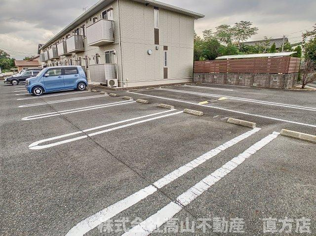 北九州市八幡西区楠橋下方１丁目のアパートの駐車場