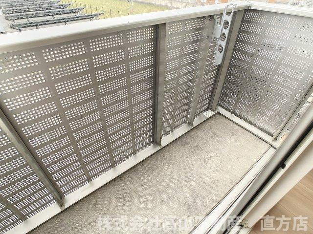 北九州市八幡西区楠橋下方１丁目のアパートのバルコニー