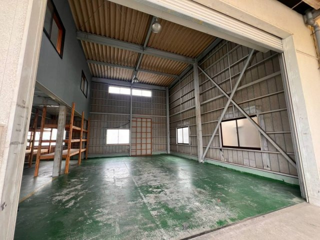 新津町貸倉庫の内装
