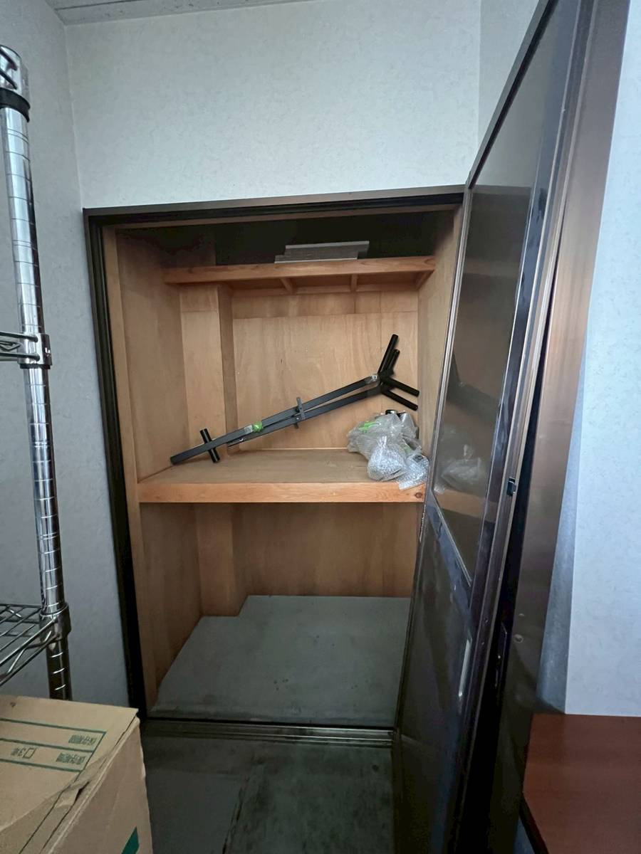 新津町貸倉庫の収納