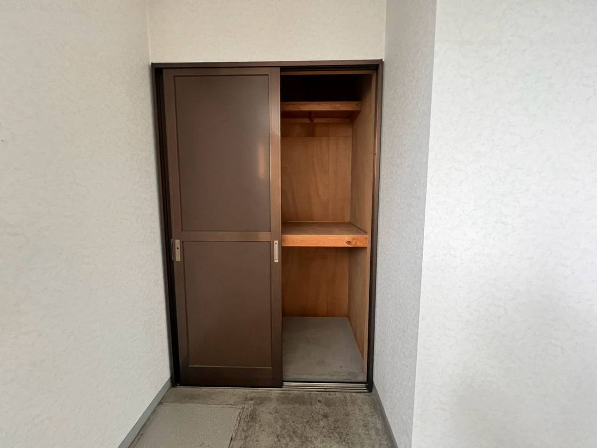 新津町貸倉庫の収納