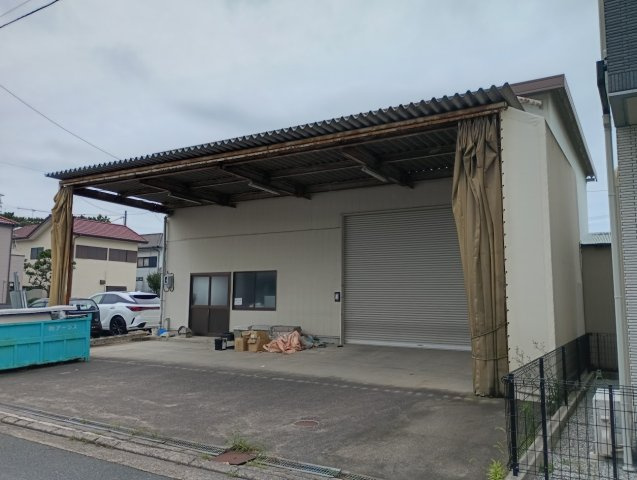 新津町貸倉庫の外観