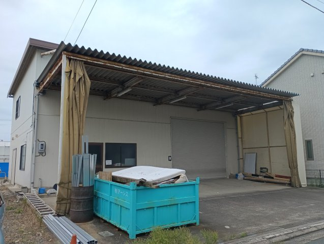 新津町貸倉庫の外観