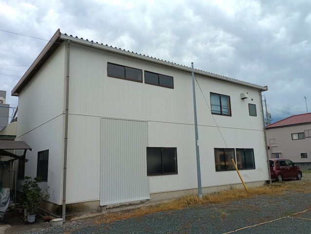 新津町貸倉庫の外観|建物南側です。