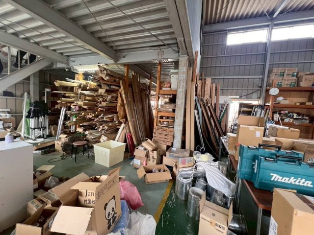 新津町貸倉庫の内装