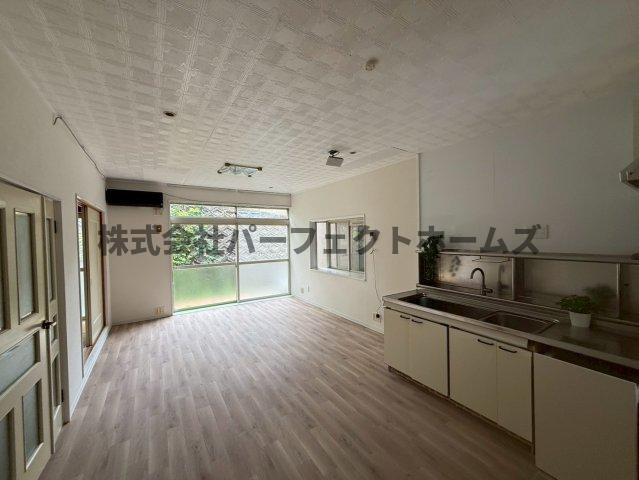 枚方市尊延寺５丁目の一戸建ての居間・リビング|こちらのリビングで趣味の時間をお楽しみください