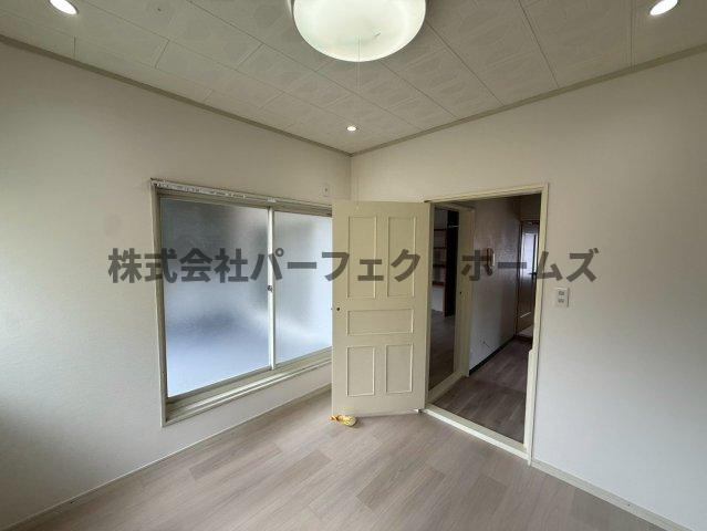 枚方市尊延寺５丁目の一戸建ての洋室|落ち着いた色調の洋室です