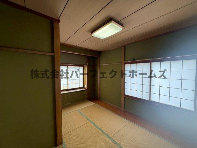 枚方市尊延寺５丁目の一戸建ての和室|畳の上でゆっくりとくつろげる和室です