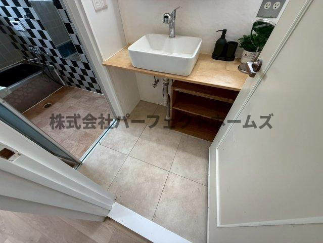 枚方市尊延寺５丁目の一戸建ての洗面所|ゆったりとスペースのある洗面所