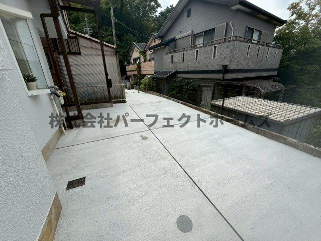 枚方市尊延寺５丁目の一戸建ての駐車場|駐車スペースもあります