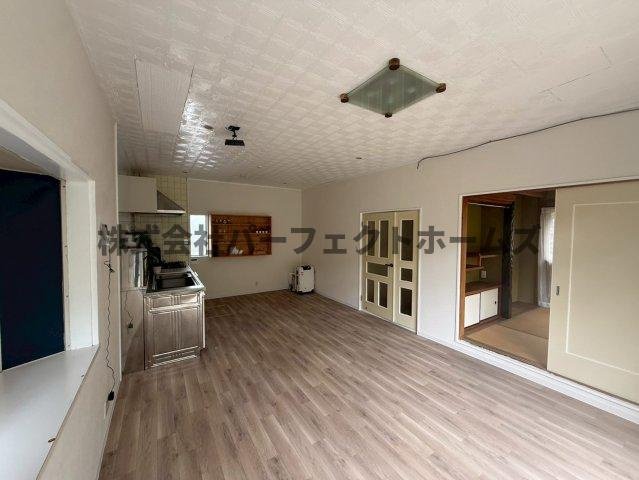 枚方市尊延寺５丁目の一戸建ての居間・リビング|こちらのリビングで趣味の時間をお楽しみください