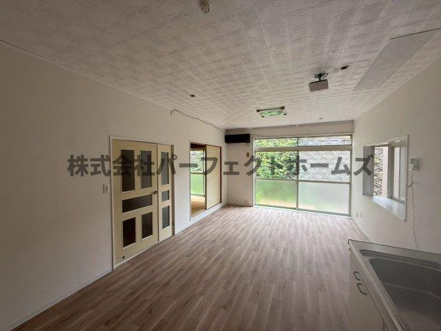 枚方市尊延寺５丁目の一戸建ての居間・リビング|こちらの居間で趣味の時間をお楽しみください