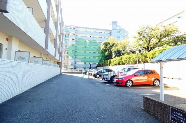 アンビシャス江崎の駐車場