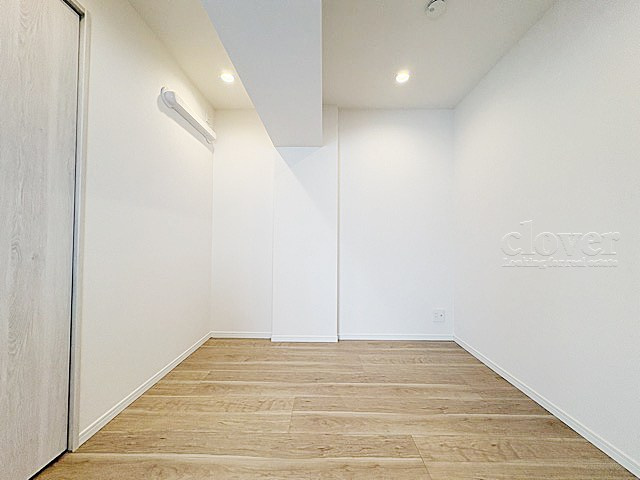 【子供部屋】 | オアシスマンション・プレジデント山王 | 洋室1　収納スペースを備えた洋室。現地をご覧になった際には、部屋の大きさのほか、収納部分のサイズなどもご確認ください。～即日のご見学可能～　お問合せはお気軽にどうぞ。