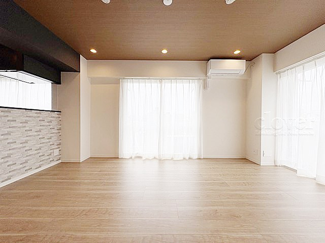【居間・リビング】 | オアシスマンション・プレジデント山王 | くつろぎの空間であるLDKの様子。安心してくつろげるよう派手さは控えて、さりとて地味すぎもせず、あなたの生活を彩ってくれます。～即日のご見学可能～　お問合せはお気軽にどうぞ。
