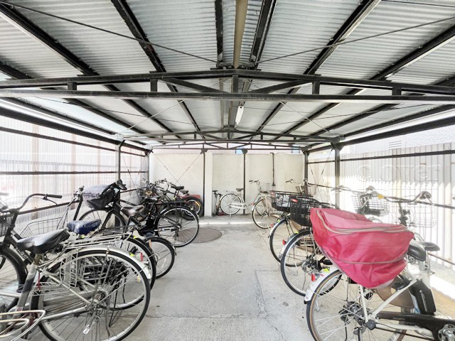 【駐輪場】 | オアシスマンション・プレジデント山王 | 自転車置き場。マンションの共用部にあたります。空きの有無や駐輪料金、各戸の台数制限などについては、改めてお問い合わせください。～即日のご見学可能～　お問合せはお気軽にどうぞ。
