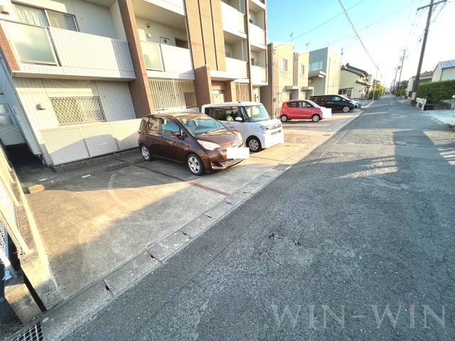 ウーノマリートの駐車場
