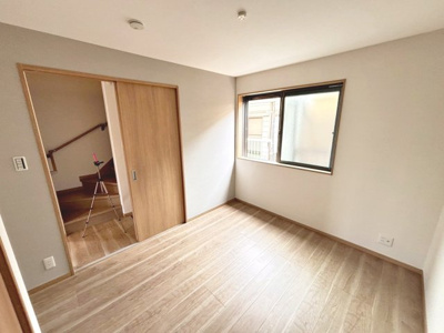 【洋室】 | 南余部　新築一戸建 | ららぽーと堺まで徒歩２０分！コノミヤまで徒歩６分！ローソンまで徒歩１０分！スギ薬局まで徒歩６分！！お買い物に便利な立地です♪