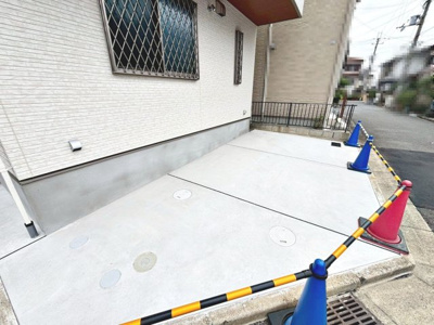 【駐車場】 | 南余部　新築一戸建 | 駐車スペースありますよ！愛車の置き場所に困りませんね！