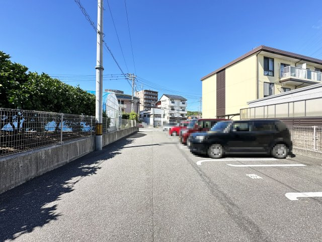 カーサ・ディ・フィオーレ　Ⅱの駐車場