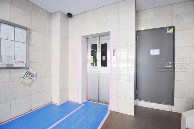 【設備】 | キャッスルマンション小岩 | バリアフリーの強い味方、エレベーターが設置されています。メンテナンスに手間と費用がかかる設備ですが、あるとないとでは大違い。～即日のご見学可能～　お問合せはお気軽にどうぞ。
