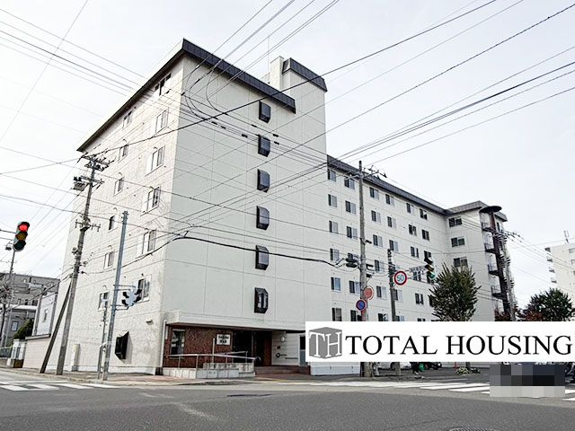 【外観】 | シーアイ・マンション宮の森 | 周辺の穏やかな住宅街に溶け込みながらも、しっかりとした佇まいと落ち着いた色合いが安心感を与えるマンションです。