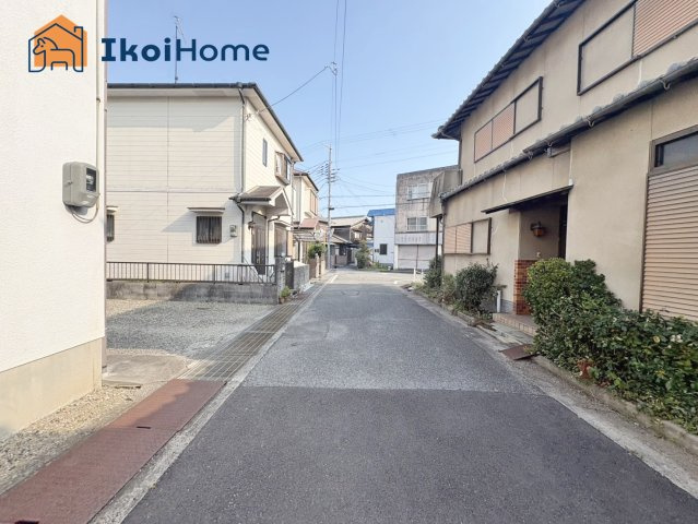 明石市魚住町西岡　土地　の前面道路含む現地写真|●年中無休：当日予約可●車通りも少なく、お子様とのお散歩も安心してできる閑静な住宅地です