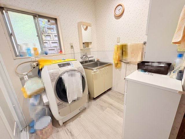 長崎県長崎市田上３丁目　キッチン床暖房　5DKの洗面所