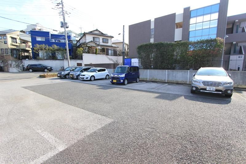ひかりコーポの駐車場
