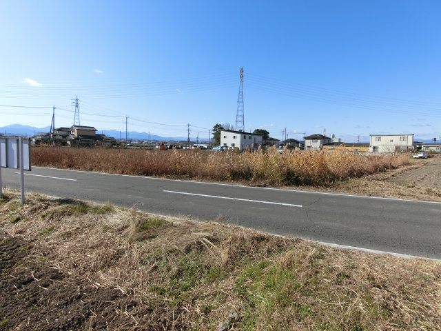 売地　高崎市矢島町の前面道路含む現地写真