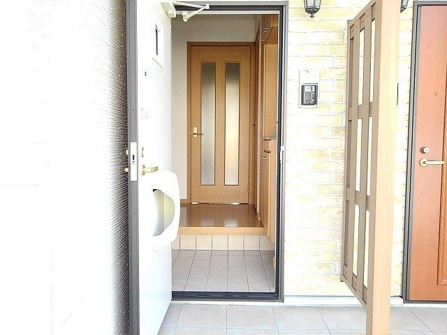ヴィラージュＢの玄関