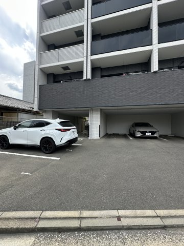 パグーロ城西の駐車場