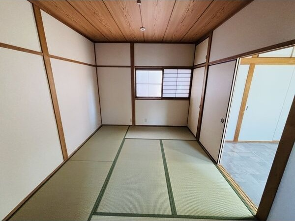 今津山中町戸建の和室