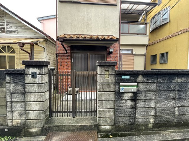 今津山中町戸建のエントランス