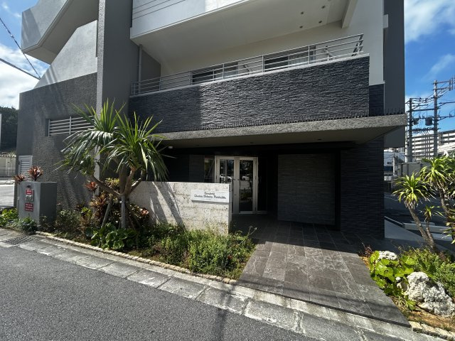コンフォート北谷桃原パークサイドの玄関