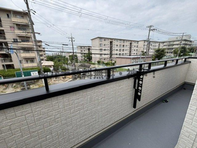 【バルコニー】 | 神戸市須磨区白川台2丁目　新築戸建　仲介手数料無料！ | 開放的で明るい空間を演出してくれるバルコニーです